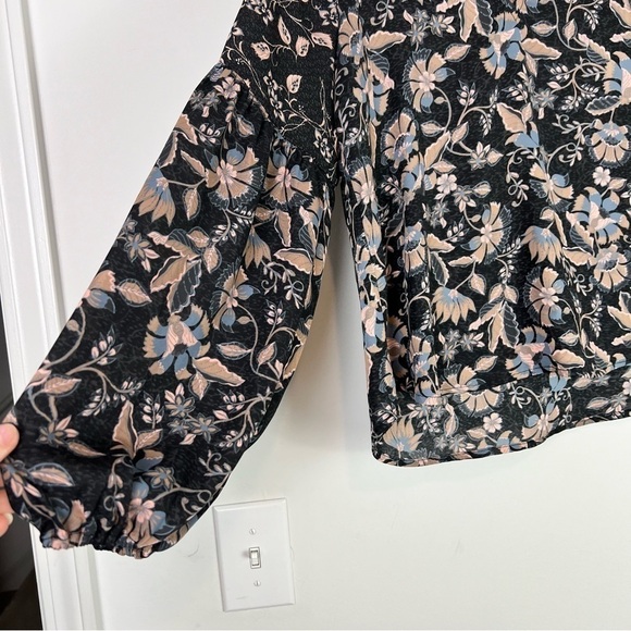 Evereve Top womens XS Floral Print Black Tan V Neck Blouse - Picture 4 of 10